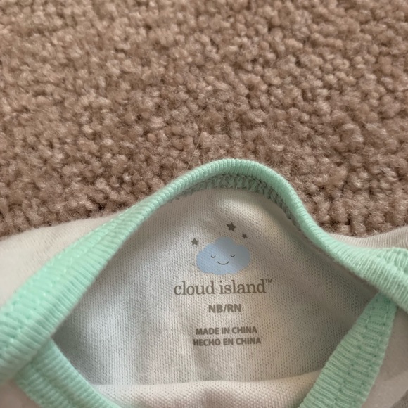 Cloud island sleeper ! Bundle 5/$20! - Picture 2 of 2